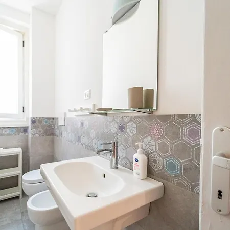 Modern & Central Apt - W/ Balcony Apartamento Trieste