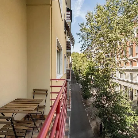 Lägenhet Modern & Central Apt - W/ Balcony *